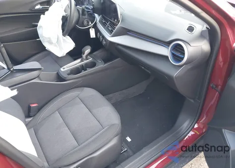 2024 Chevrolet Trax Fwd Sp z USA, uszkodzony, nr VIN KL77LFE22RC073009